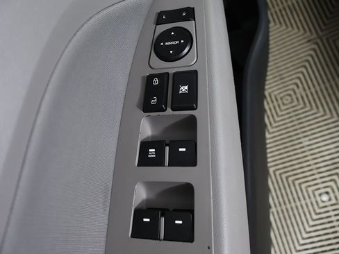 Used 2020 Hyundai Elantra SEL FWD image 29