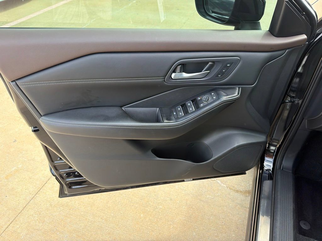 Used 2023 Nissan Rogue SL w/ SL Premium Package FWD image 12