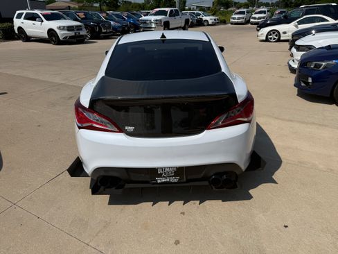 Used 2015 Hyundai Genesis 3.8 RWD image 5