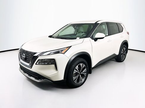Used 2023 Nissan Rogue SV image 3