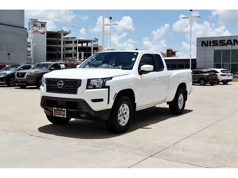 Certified 2024 Nissan Frontier SV w/ Technology Package image 2