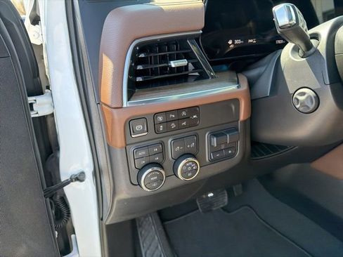 Used 2025 Chevrolet Suburban High Country AWD/4WD image 30