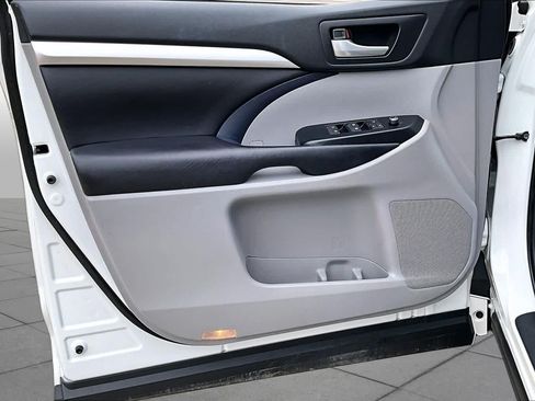 Used 2018 Toyota Highlander XLE FWD image 26