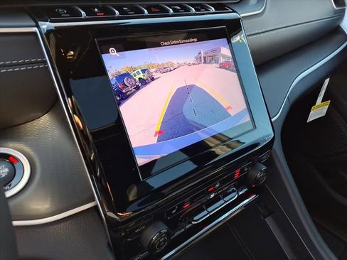 New 2025 Jeep Grand Cherokee L Altitude image 24