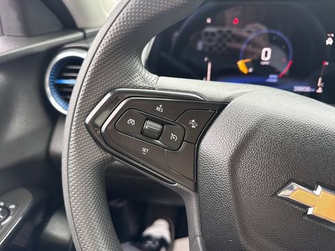 Used 2025 Chevrolet Trax LT FWD image 35