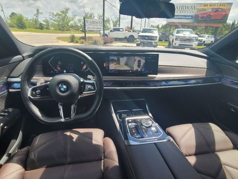 Used 2025 BMW 740i xDrive AWD/4WD image 8