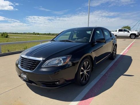 Used 2012 Chrysler 200 Touring image 7