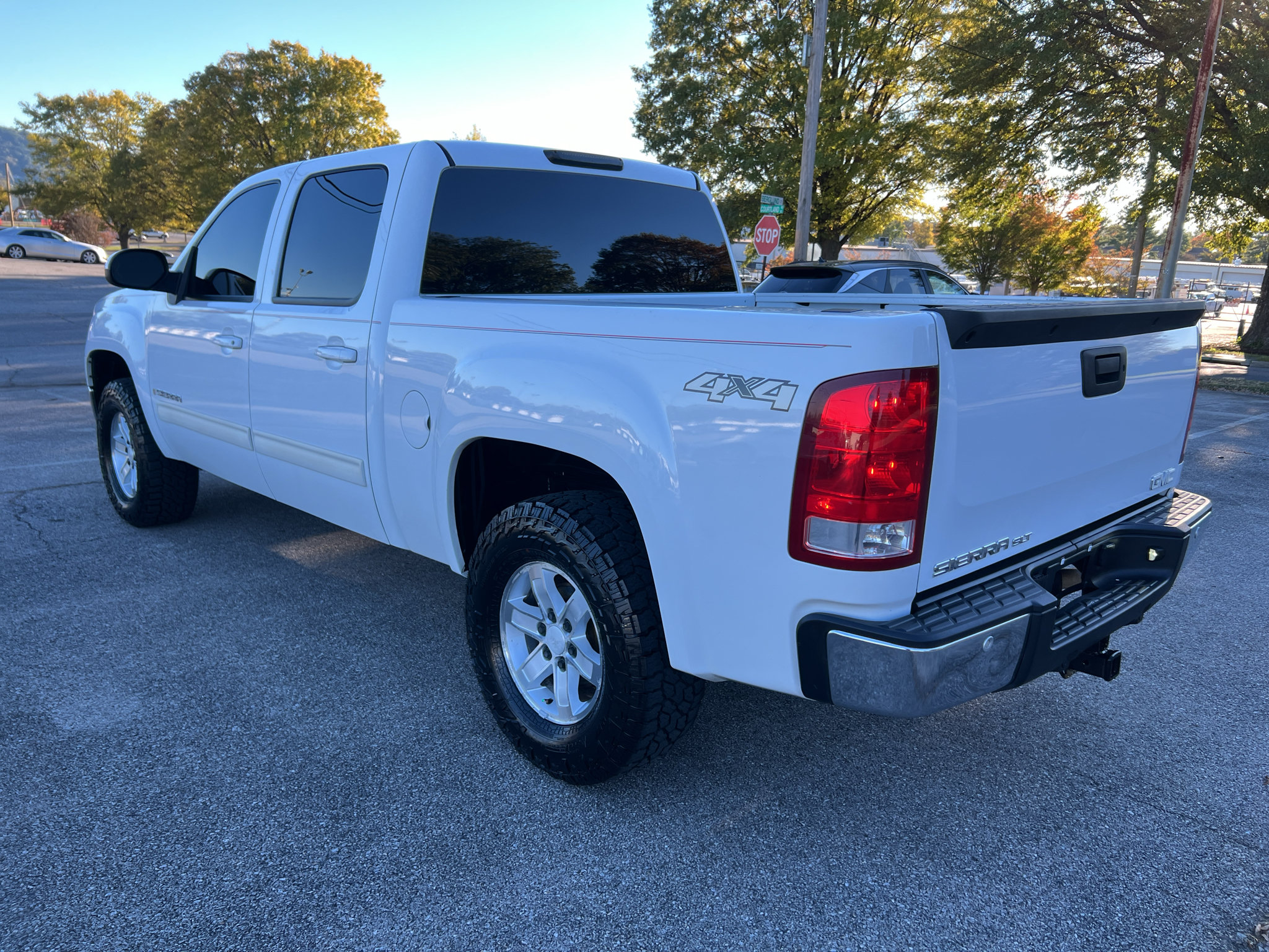 Used 2008 GMC Sierra 1500 SLT w/ SLT Preferred Package AWD/4WD image 5