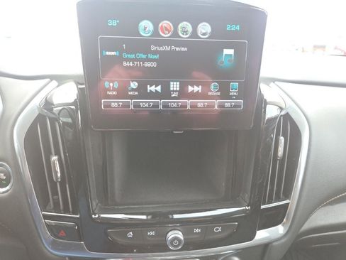 Used 2018 Chevrolet Traverse LT image 19