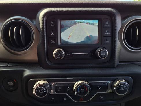 Used 2018 Jeep Wrangler Unlimited Sport S AWD/4WD image 13