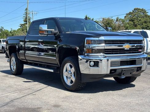 Used 2015 Chevrolet Silverado 2500 LTZ w/ Duramax Plus Package AWD/4WD image 2