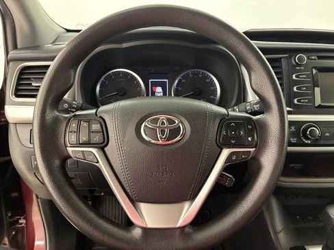 Used 2019 Toyota Highlander LE image 22