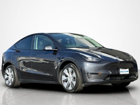 Used 2024 Tesla Model Y Long Range AWD/4WD image 7