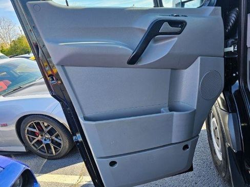 Used 2016 Mercedes-Benz Sprinter 2500 image 23