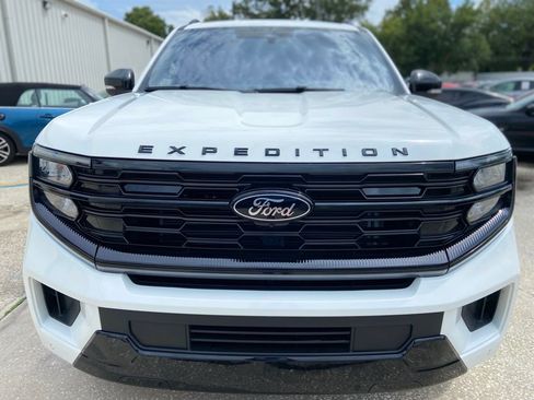 Used 2025 Ford Expedition Max Platinum w/ Stealth Performance Package AWD/4WD image 8