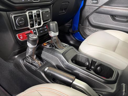 Used 2021 Jeep Gladiator Mojave AWD/4WD image 17
