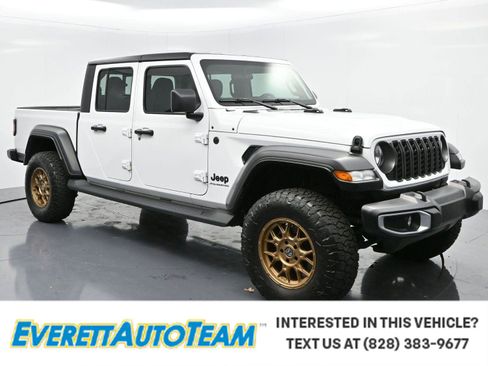 Used 2024 Jeep Gladiator Sport image 1