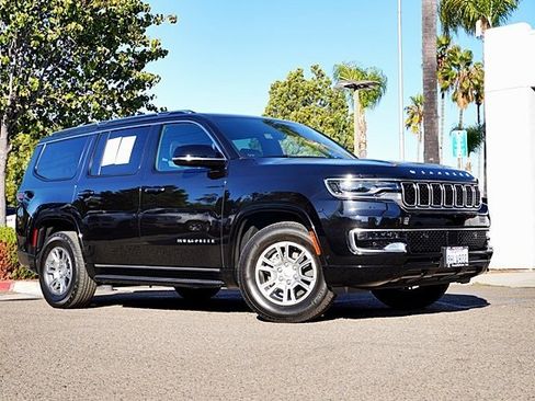 Used 2023 Jeep Wagoneer 2WD image 2