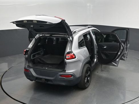 Used 2016 Jeep Cherokee Latitude AWD/4WD image 29