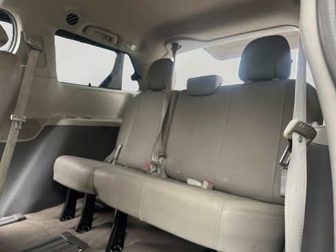 Used 2017 Toyota Sienna XLE w/ XLE Navigation Package image 28