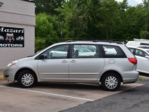 Used 2010 Toyota Sienna CE FWD image 3