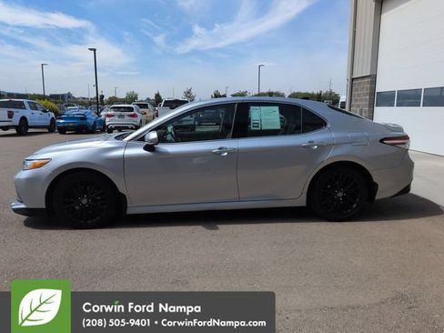 Used 2018 Toyota Camry XLE FWD image 6