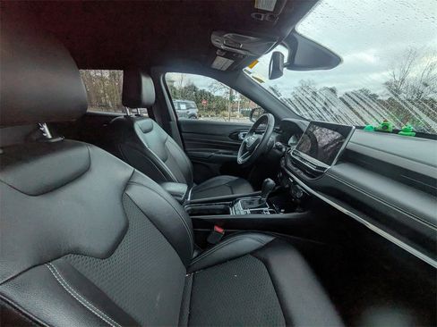 Used 2024 Jeep Compass Latitude w/ Convenience Group image 9