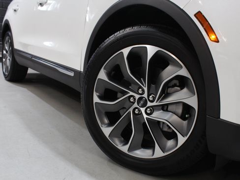 Used 2023 Lincoln Nautilus Reserve FWD image 19