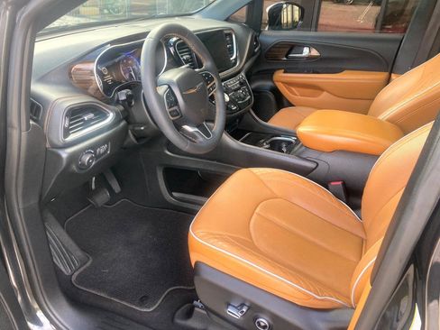 Used 2022 Chrysler Pacifica Pinnacle AWD/4WD image 8