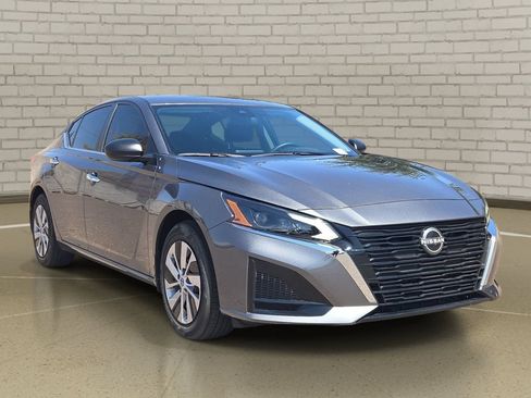 Used 2025 Nissan Altima 2.5 S FWD image 3