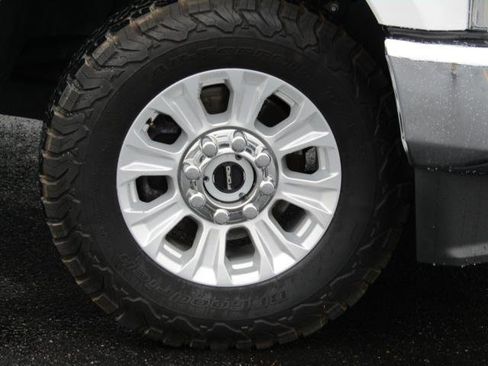 Used 2021 Ford F250 XLT w/ XLT Value Package AWD/4WD image 5
