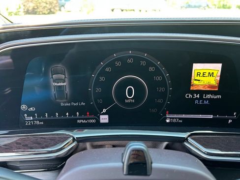 Used 2022 Cadillac Escalade Premium Luxury Platinum RWD image 32
