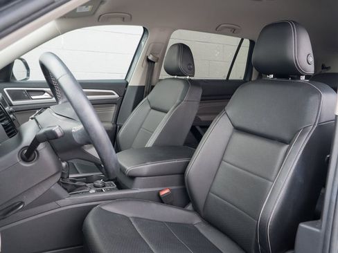 Used 2023 Volkswagen Atlas SE w/ Black Wheel Package image 5