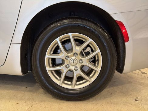 Used 2026 Chrysler Pacifica Select image 32