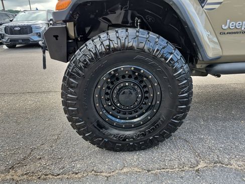 Used 2020 Jeep Gladiator Overland AWD/4WD image 10