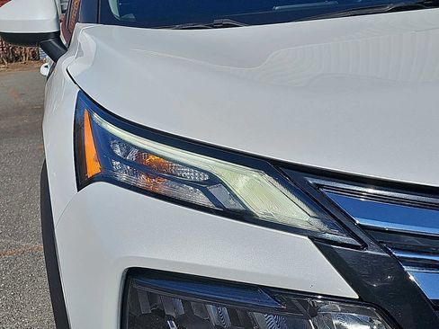 Used 2024 Nissan Rogue SV AWD/4WD image 9