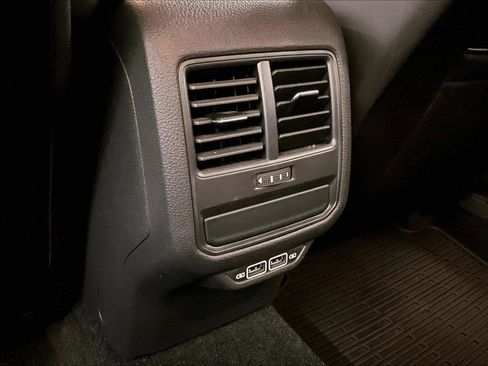 Used 2020 Volkswagen Passat 2.0T SE image 32