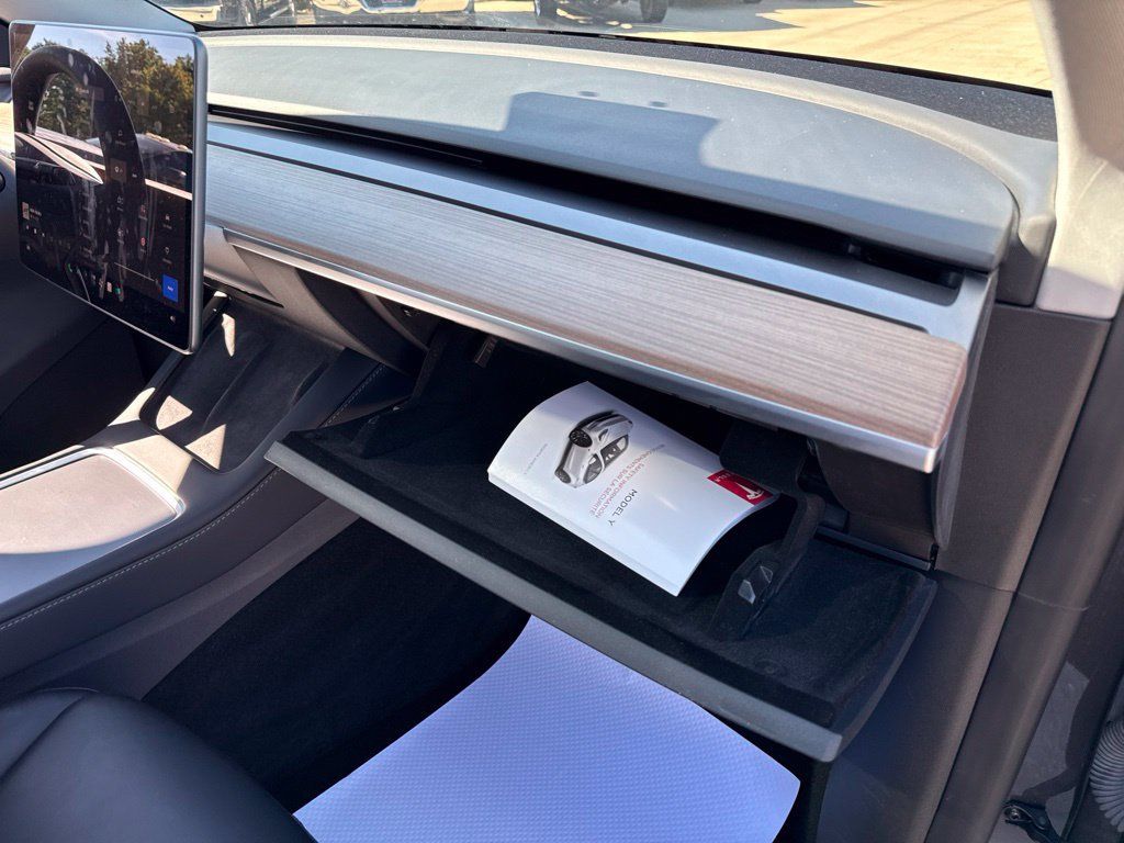 Used 2023 Tesla Model Y Long Range AWD/4WD image 40