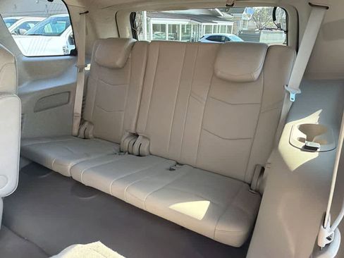 Used 2018 Cadillac Escalade Luxury image 18