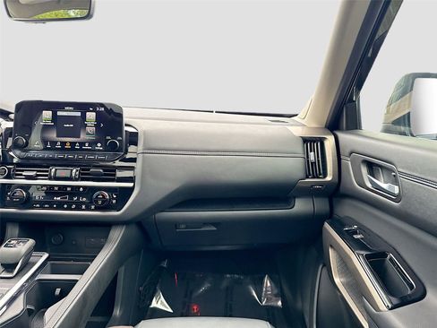 Used 2024 Nissan Pathfinder Platinum image 22