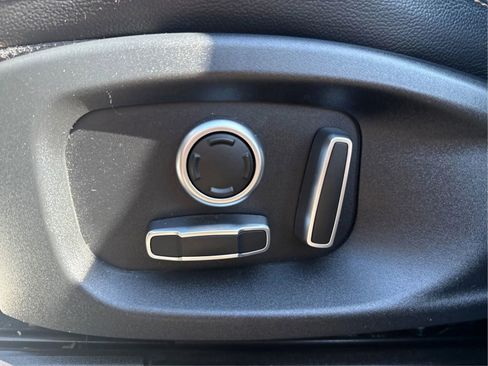 Used 2019 Jaguar F-PACE Prestige image 23