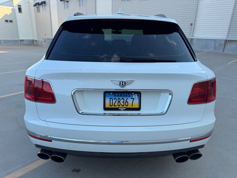 Used 2019 Bentley Bentayga image 4