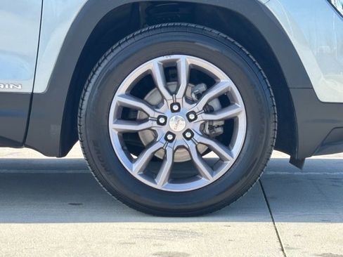 Used 2023 GMC Terrain SLT image 21