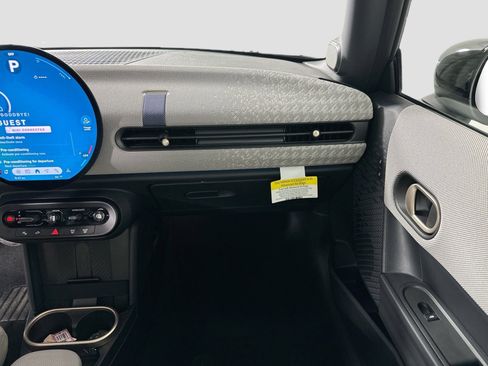 Used 2025 MINI Cooper 2-Door Hardtop image 25