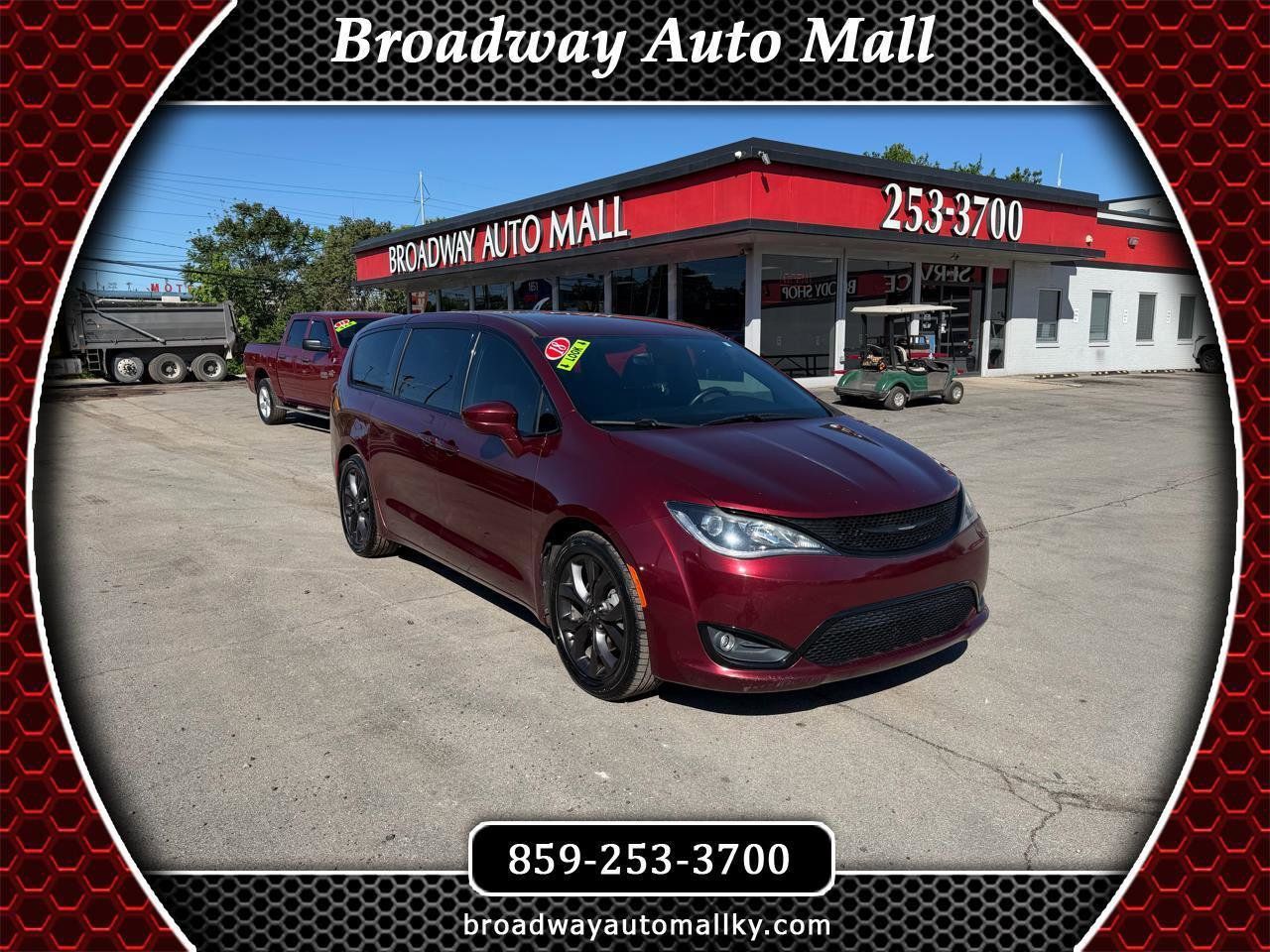 Used 2018 Chrysler Pacifica Touring Plus w/ S Appearance Package FWD image 1