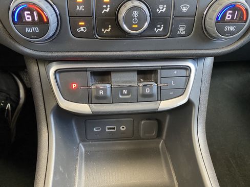 Used 2024 GMC Terrain SLE w/ Driver Convenience Package AWD/4WD image 8