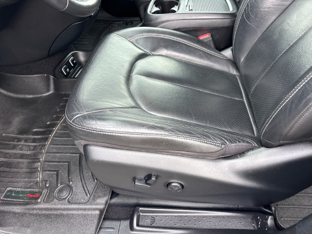 Used 2020 Chrysler Pacifica Touring-L Plus FWD image 9