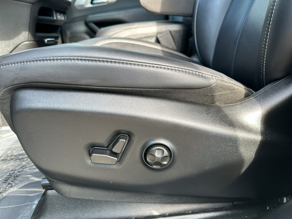 Used 2025 Chrysler Pacifica Select FWD image 17