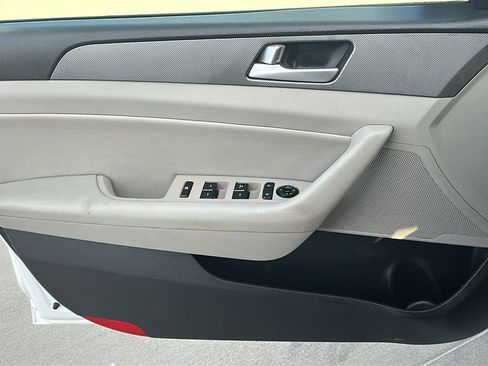 Used 2015 Hyundai Sonata SE w/ Option Group 02 image 18