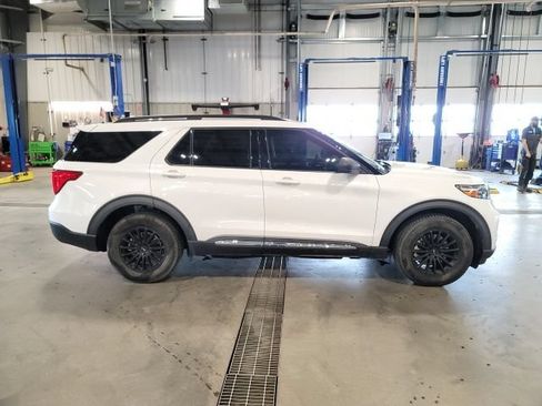 Used 2020 Ford Explorer XLT AWD/4WD image 8